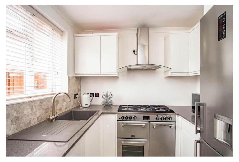 2 Bed - Walking Distance To Harry Potter Studio 沃特福德 外观 照片
